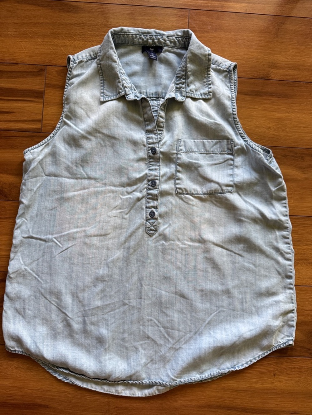 GAP Sleeveless Chambray Shirt L